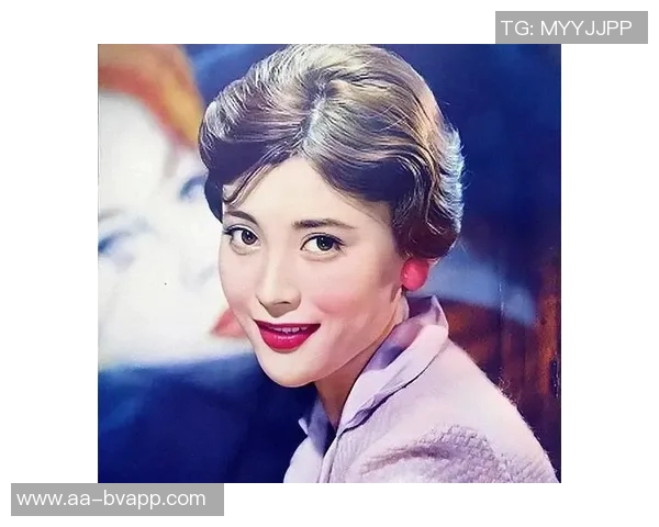 坐老詹身后神秘美女身份揭秘日本性感女星身材惊艳引热议